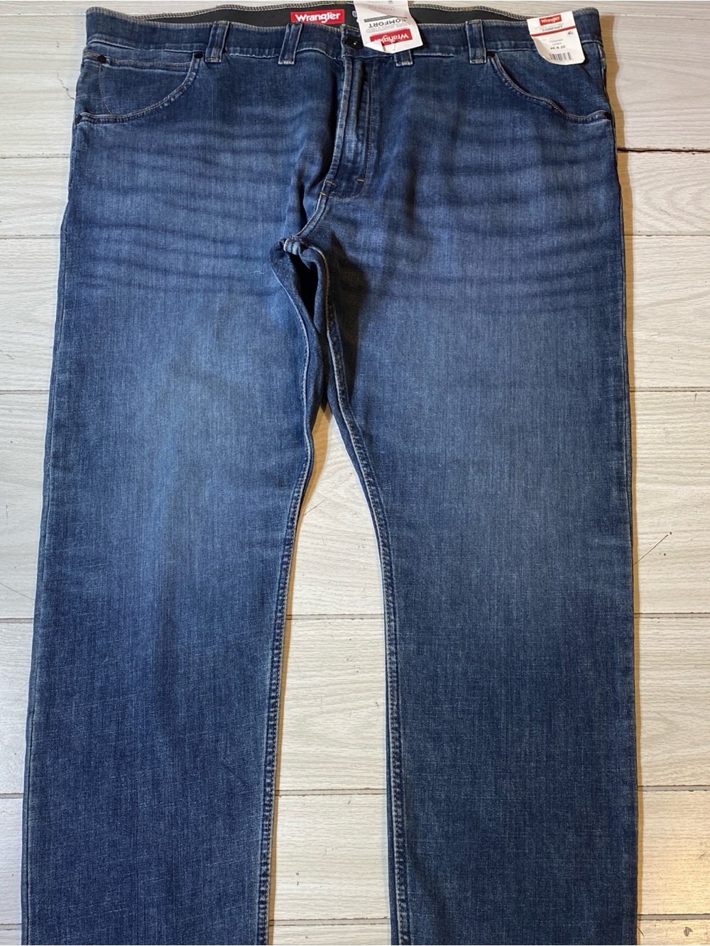 Wrangler Men’s 46/30  Unlimited Comfort Taper Fit Light Wash Jeans Flex Waist